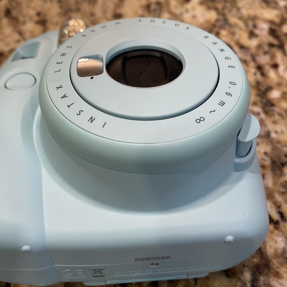 A blue polaroid camera Mini 9 barely ever used and no stains - Picture 6 of 10